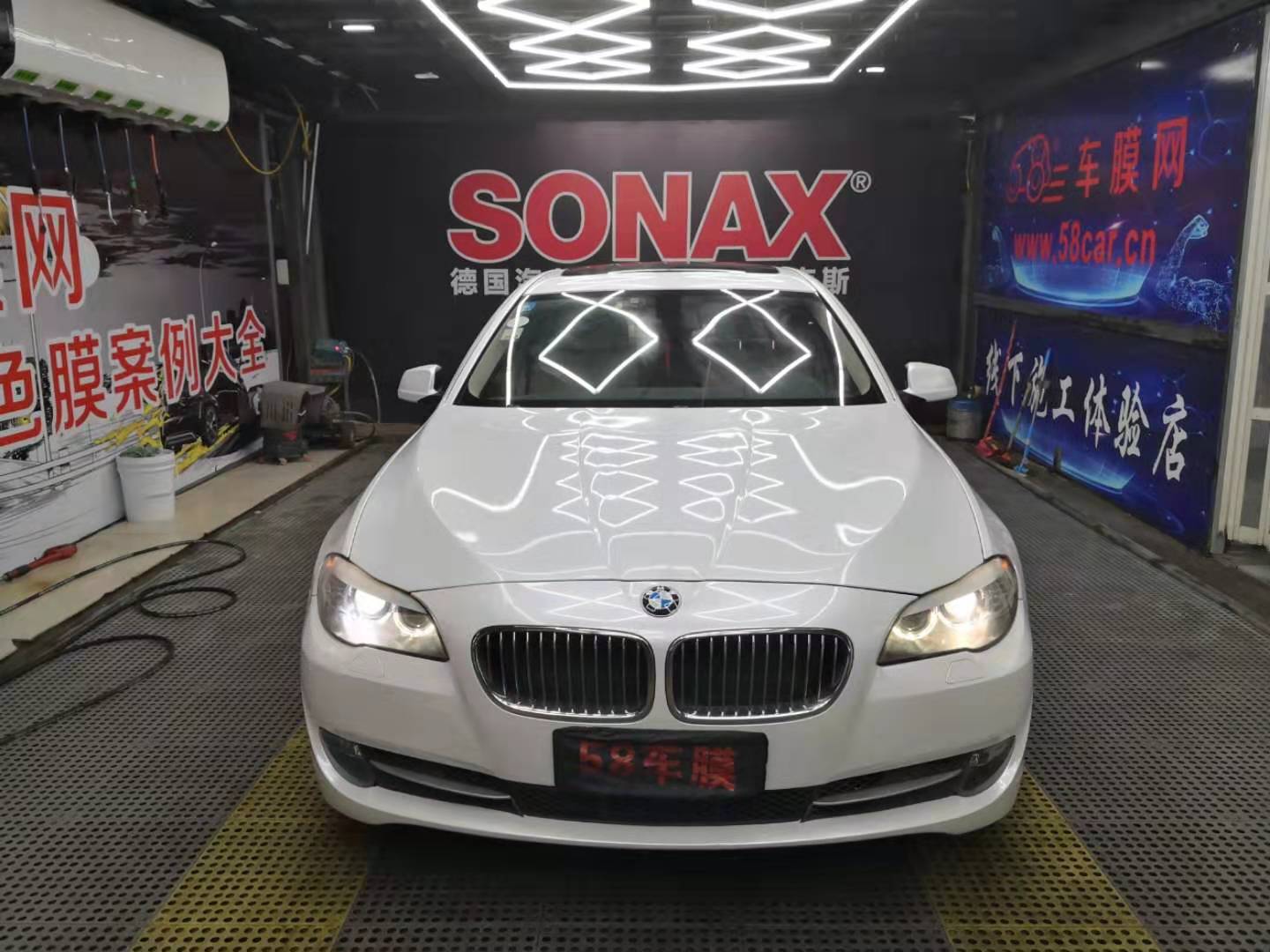 宝马525改色膜   香槟金贴超亮金属白