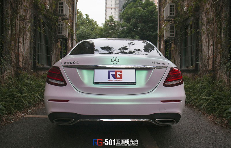 奔驰E300L改色贴膜曙光白