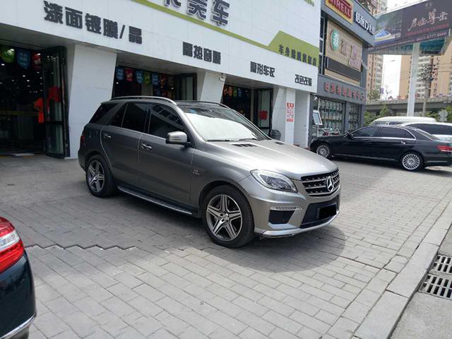 奔驰ML63车身改色贴膜电光金属钛灰效果图