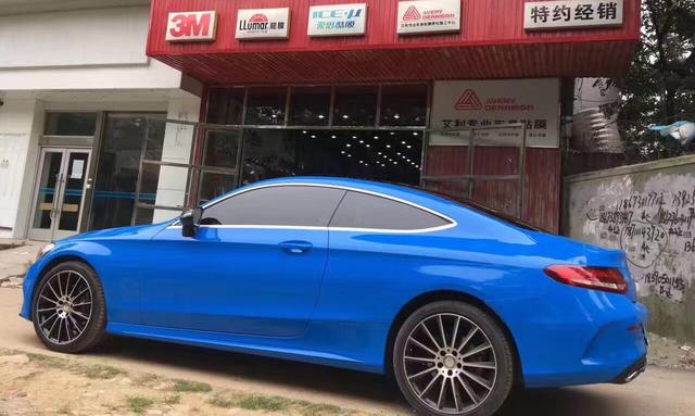 奔驰车身改色贴膜:  高亮蓝效果图