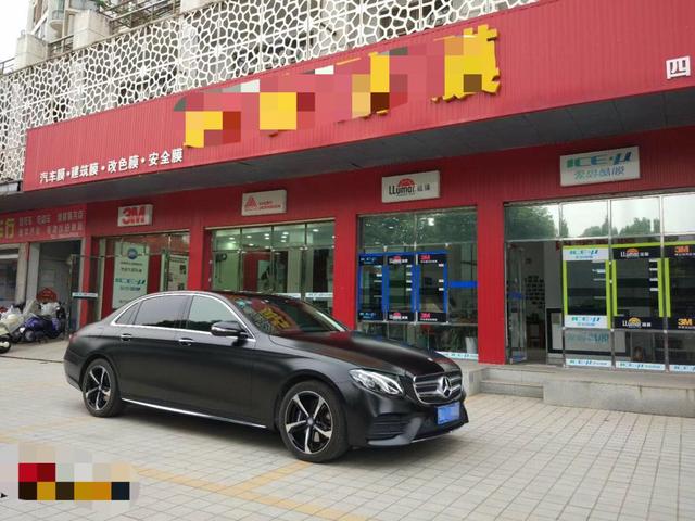 奔驰E300车身改色贴膜: 改色电光金属黑效果图