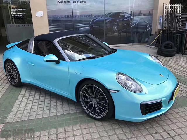 保时捷911车身改色幻彩冰雪蓝贴膜效果图