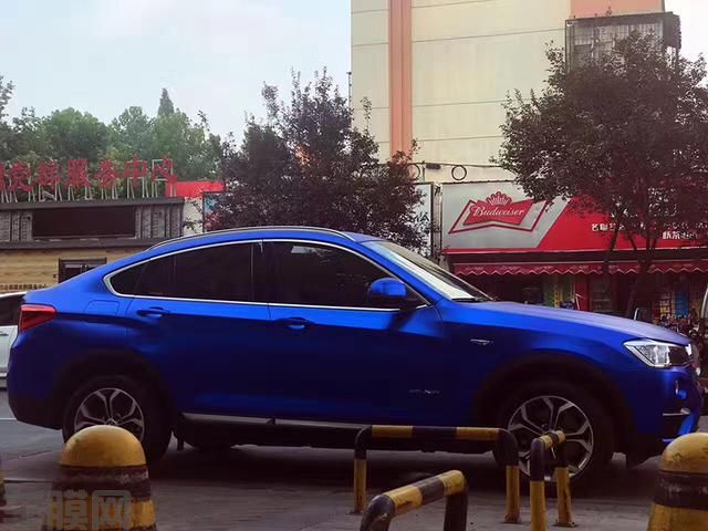 宝马X4汽车改色哑光电镀深蓝贴膜效果图