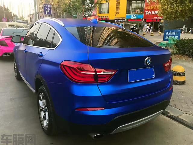 宝马X4汽车改色哑光电镀深蓝贴膜效果图