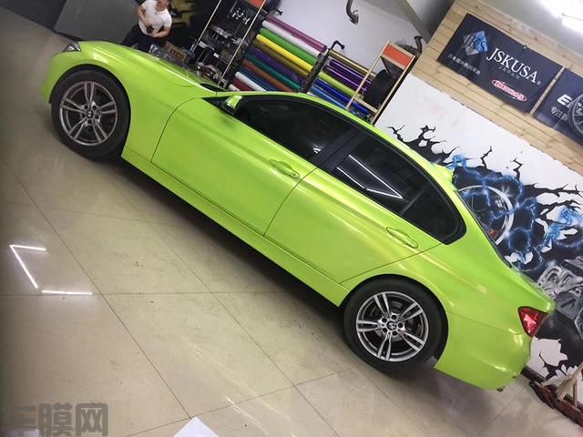 宝马320汽车改色贴膜幻彩嫩芽绿效果图