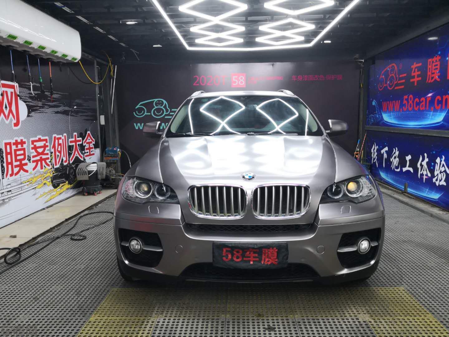 宝马X6电光棕灰贴膜改色效果图