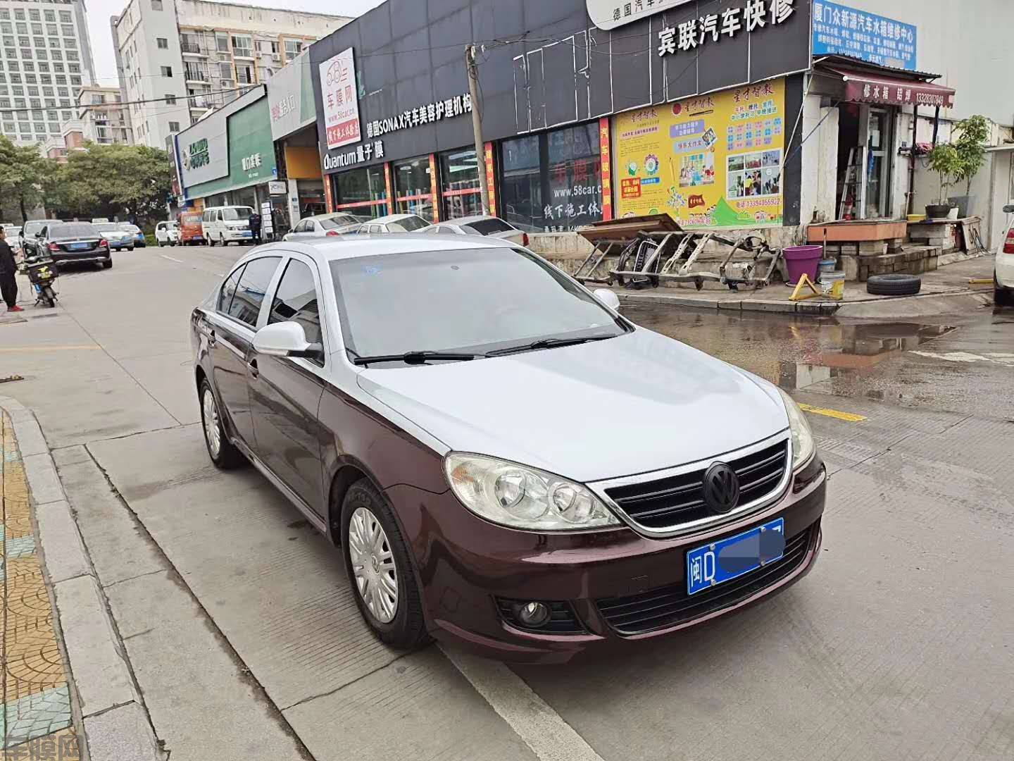 大众朗逸超亮金属黑玫瑰+七彩镭色白贴膜改色效果图