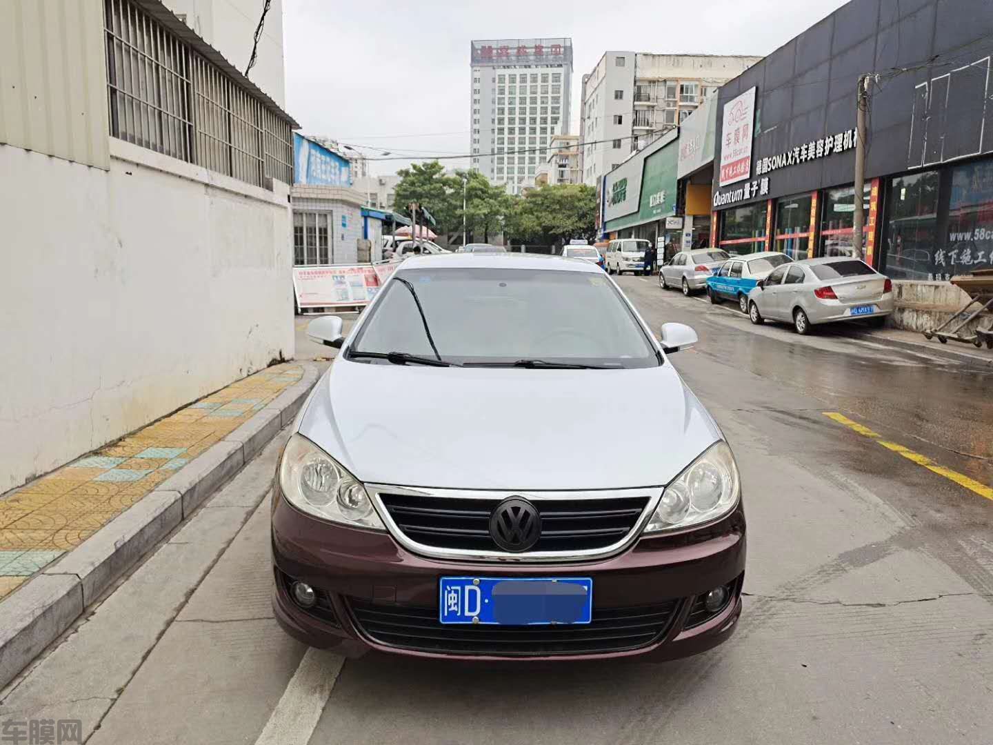 大众朗逸超亮金属黑玫瑰+七彩镭色白贴膜改色效果图