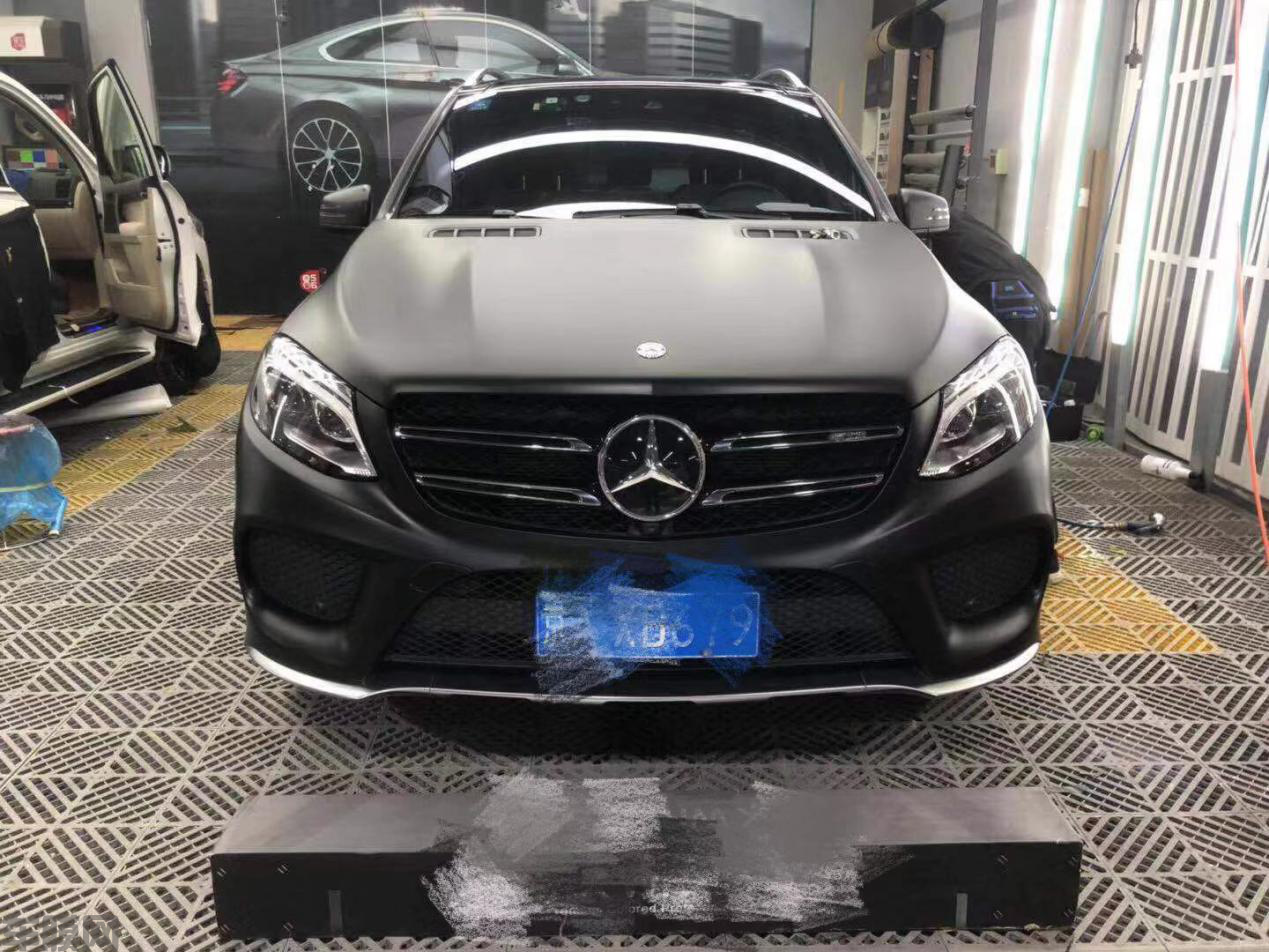 奔驰GLE350哑光黑贴膜改色效果图