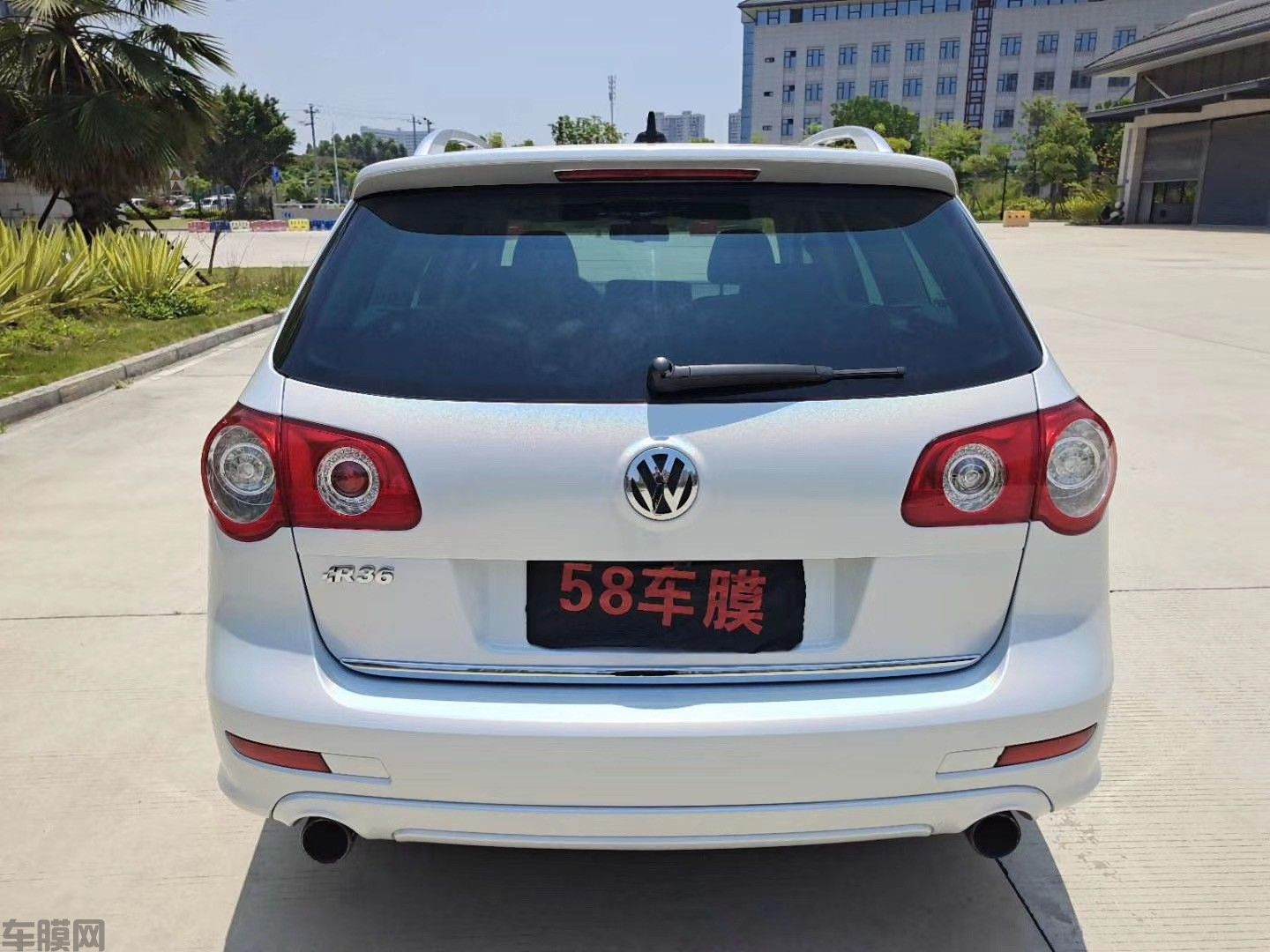 大众R36七彩镭射白贴膜改色效果图