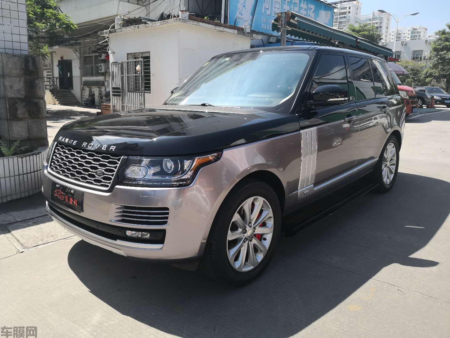 陆虎揽胜超亮金属战斗灰+水晶黑改色贴膜效果图