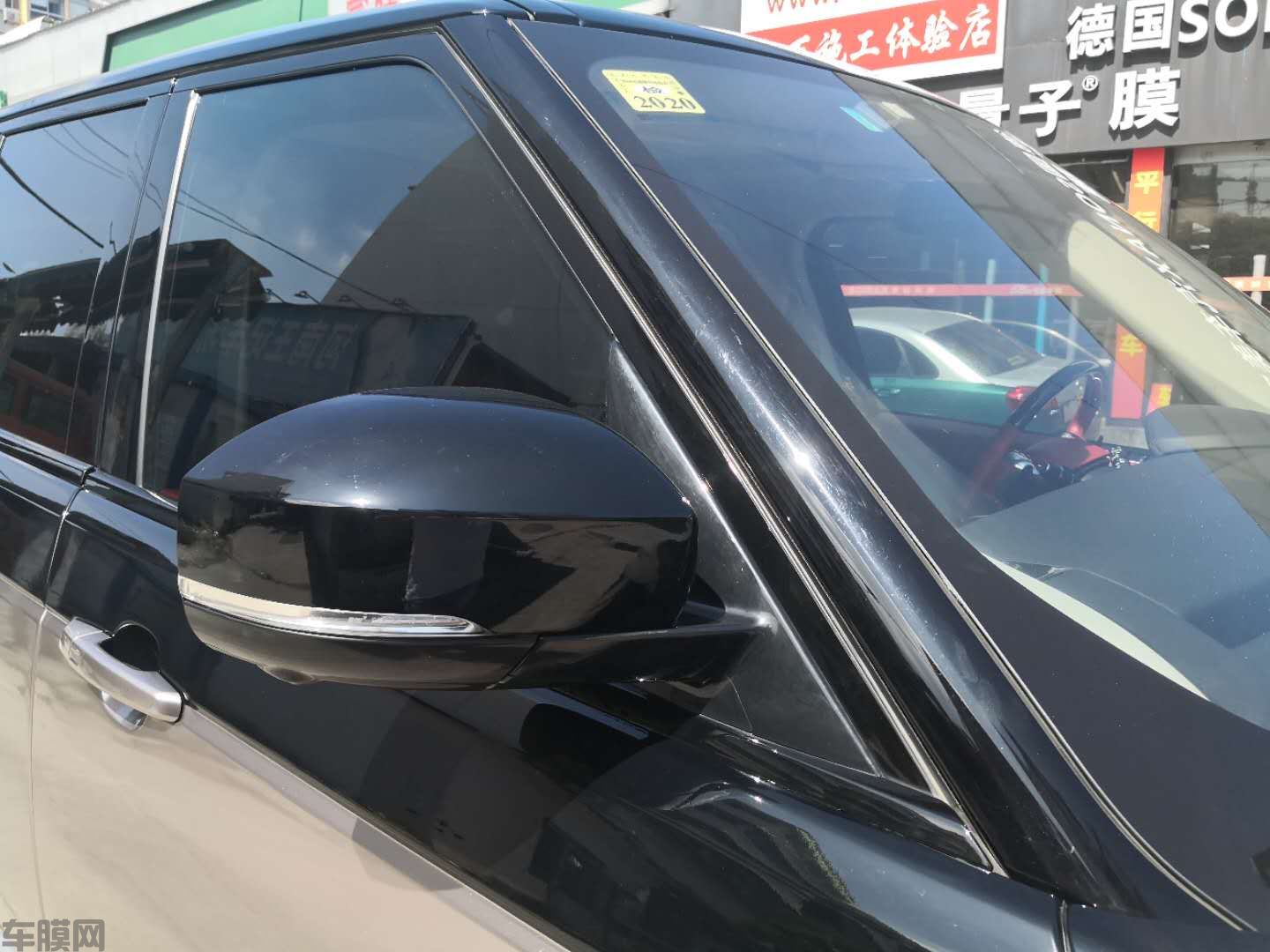 陆虎揽胜超亮金属战斗灰+水晶黑改色贴膜效果图