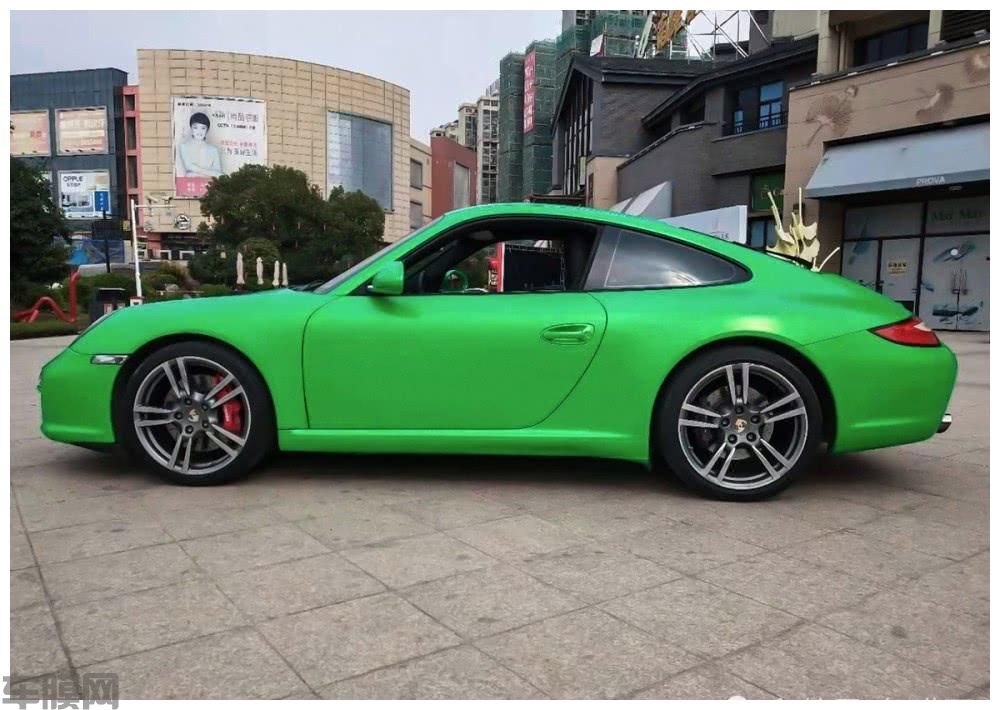 保时捷911电光苹果绿贴膜改色效果图