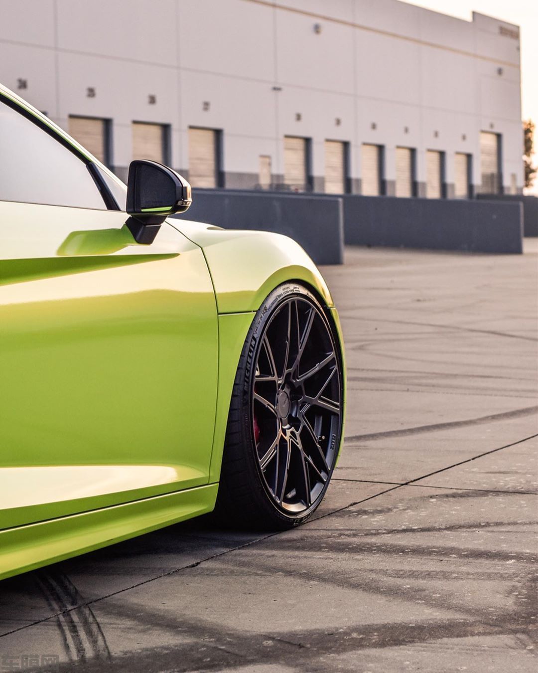 Audi R8 ​苹果绿贴膜改色效果图