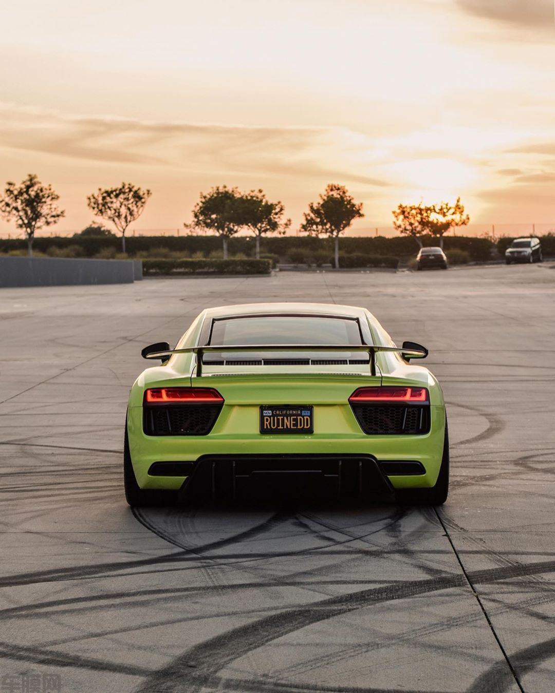 Audi R8 ​苹果绿贴膜改色效果图