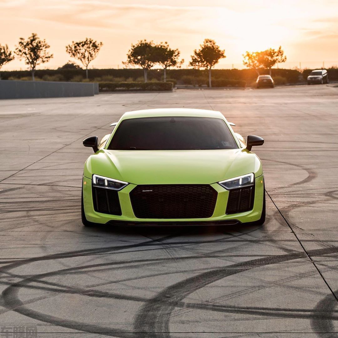 Audi R8 ​苹果绿贴膜改色效果图