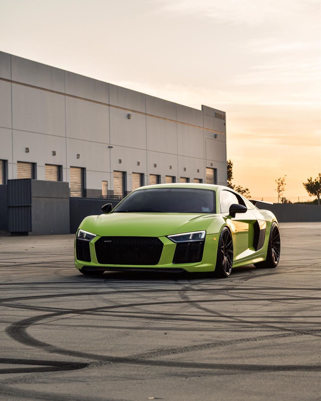 Audi R8 ​苹果绿贴膜改色效果图