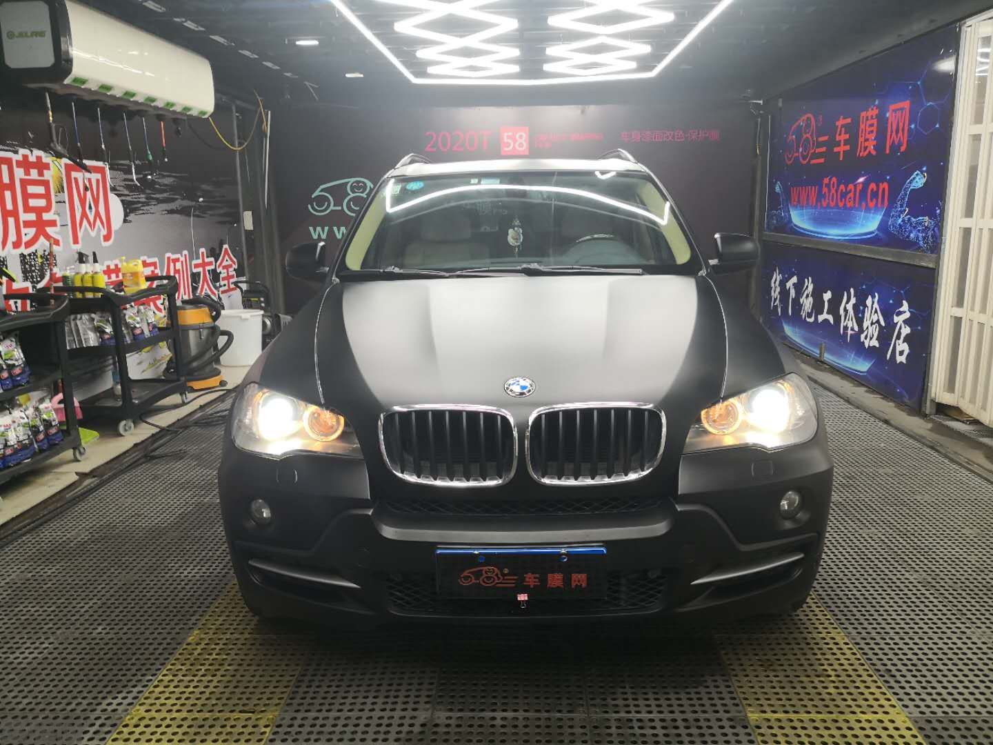 宝马X5 哑光黑改色贴膜效果图