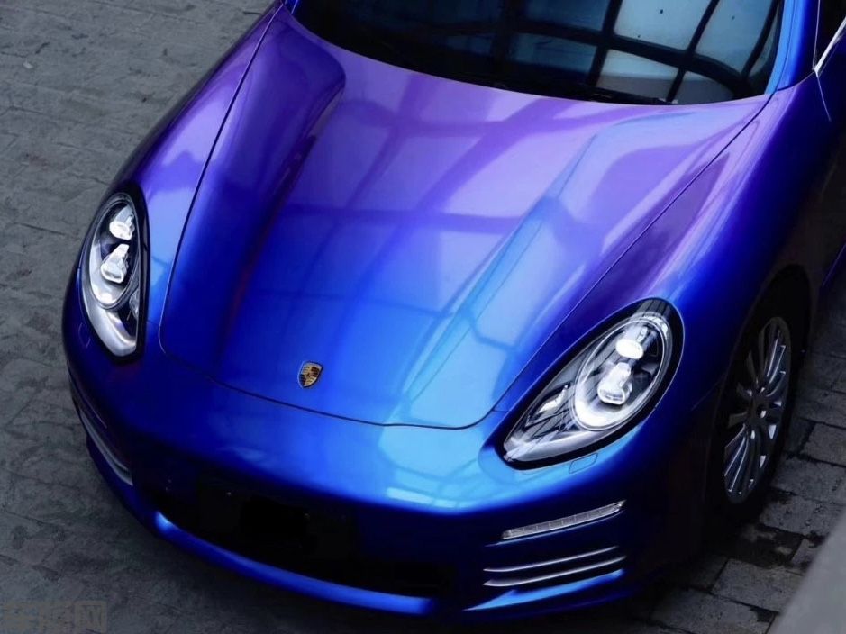 保时捷Panamera 亮面极光色改色膜 效果图