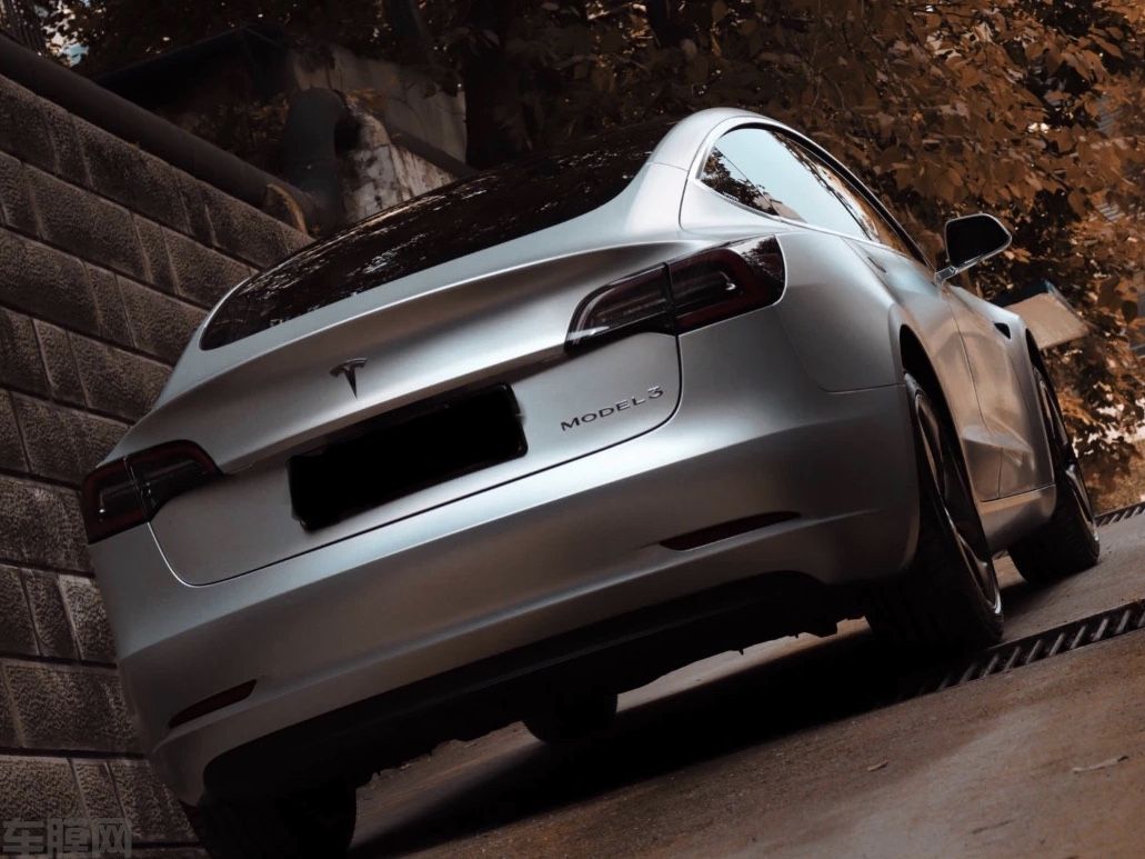 特斯拉model3 绸缎银改色膜 效果图