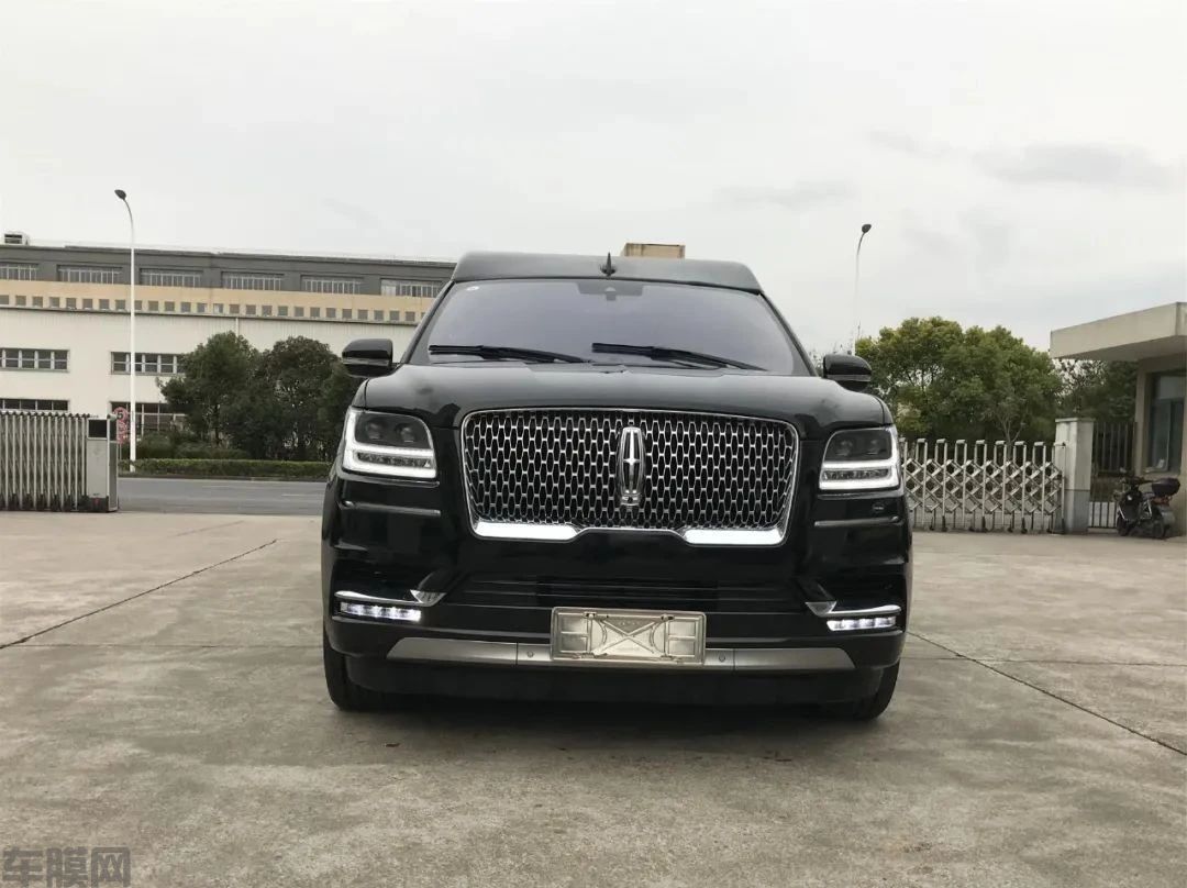 汽车改装｜霸气而且时尚，豪华程度可谓是越野车的典范。
