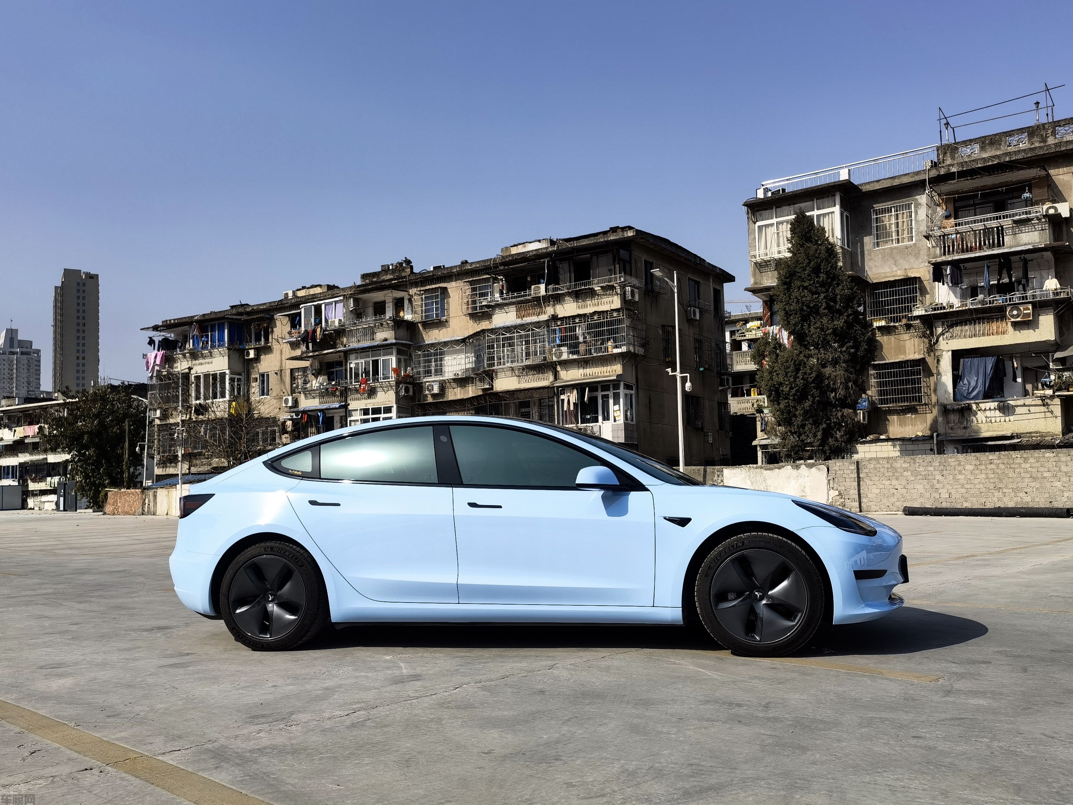 特斯拉model3 超亮冰川蓝改色膜 效果图