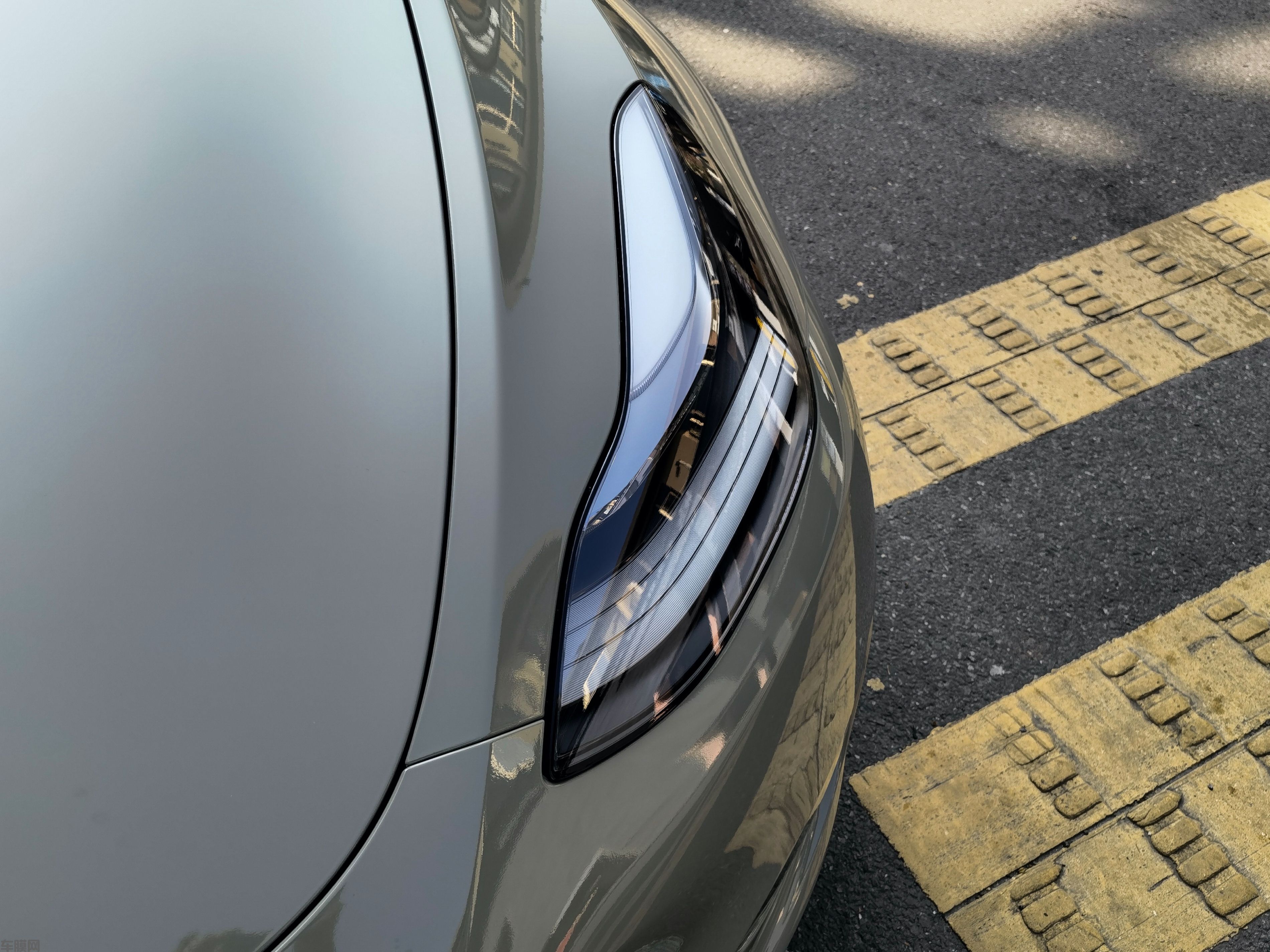 特斯拉Model Y 超亮卡其绿改色膜 效果图