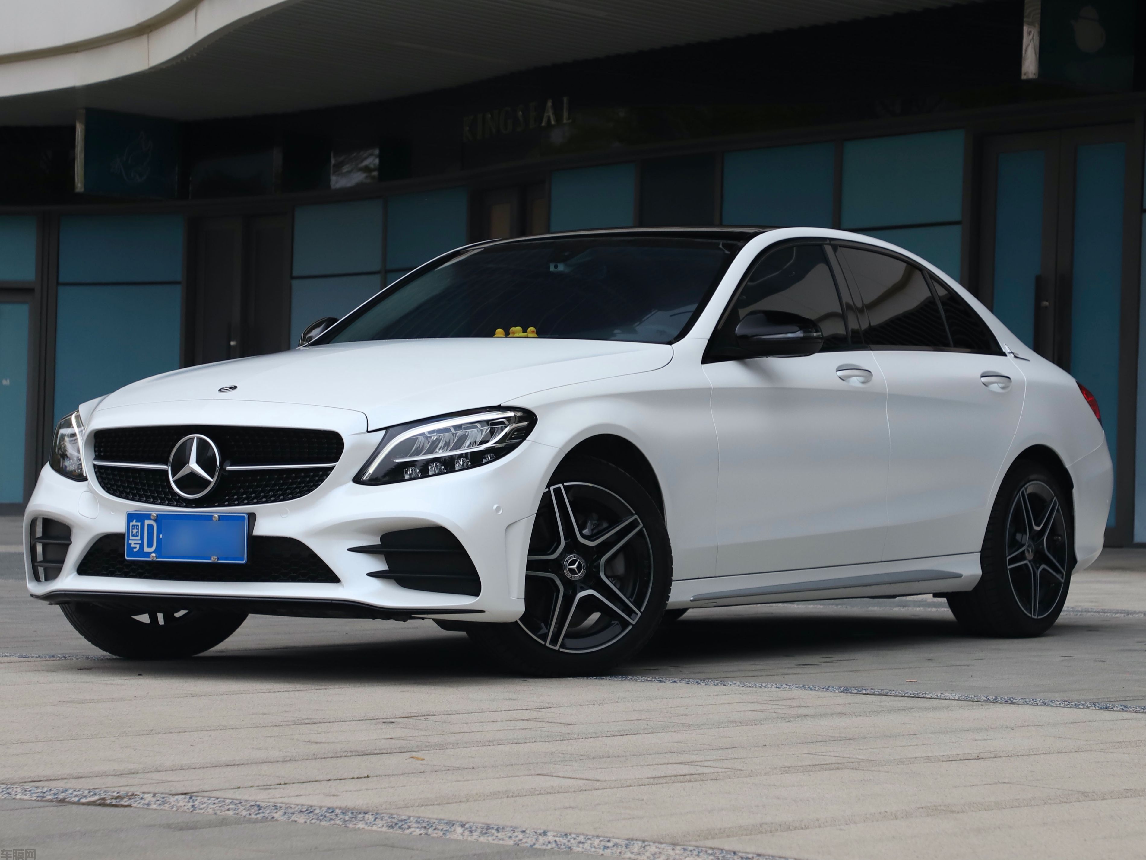奔驰C260 电光白改色膜 效果图