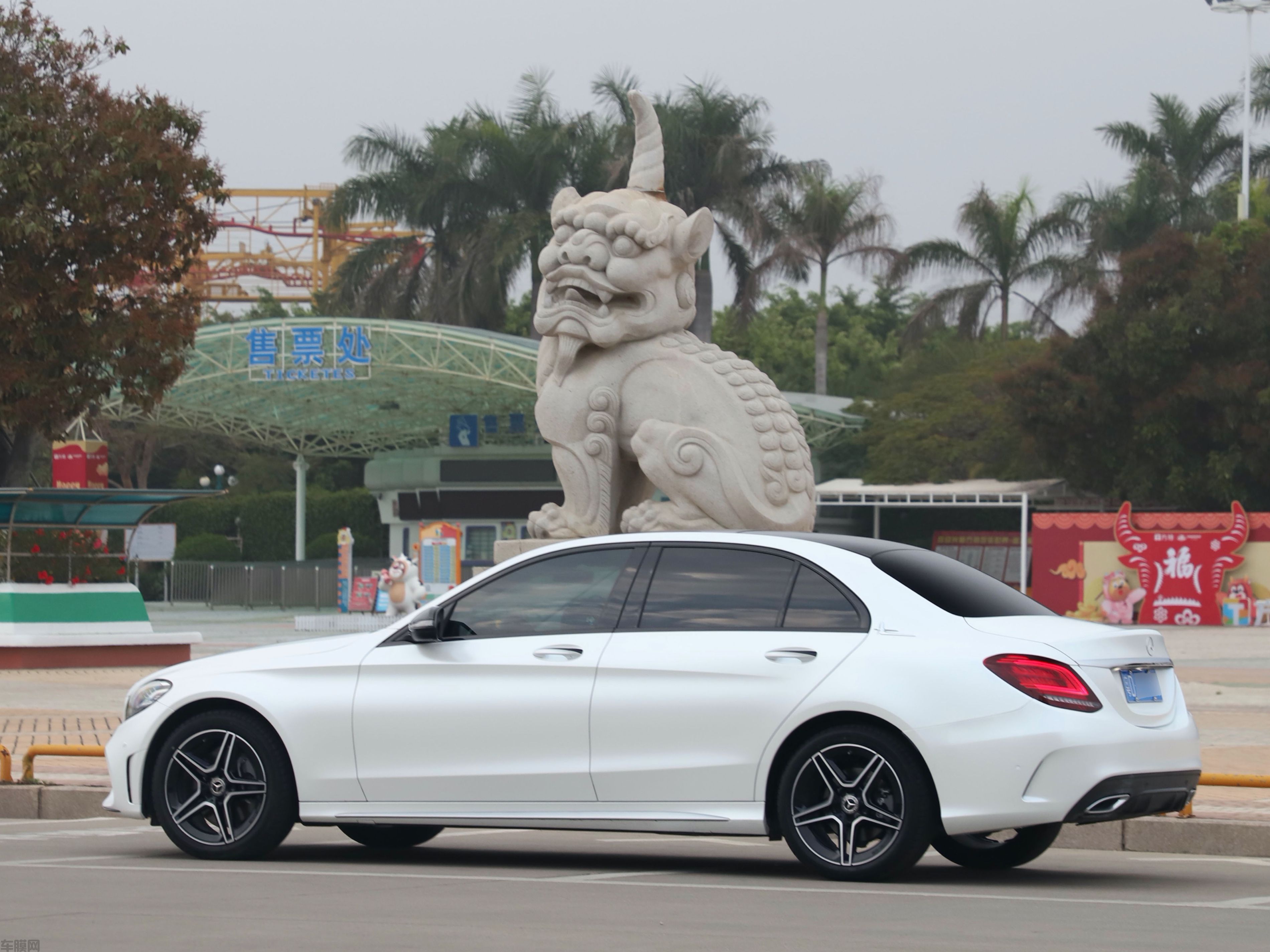 奔驰C260 电光白改色膜 效果图