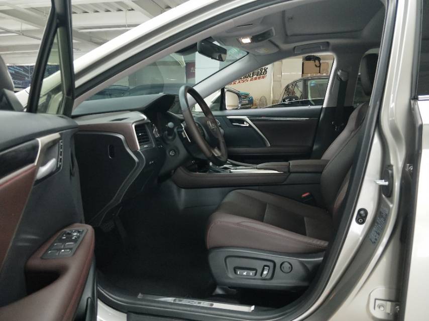 雷克萨斯RX 300 两驱舒适版 2.0T
