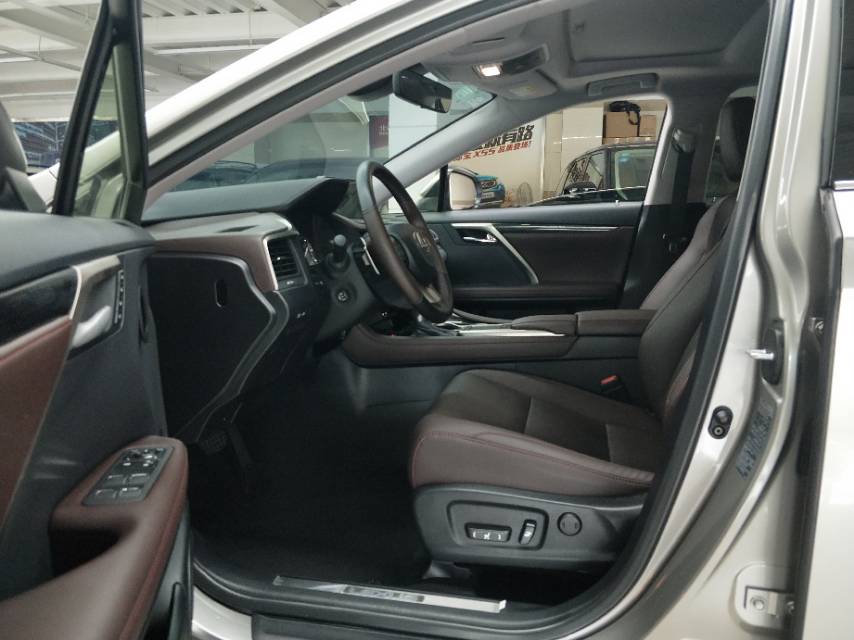 雷克萨斯RX 300 两驱舒适版 2.0T