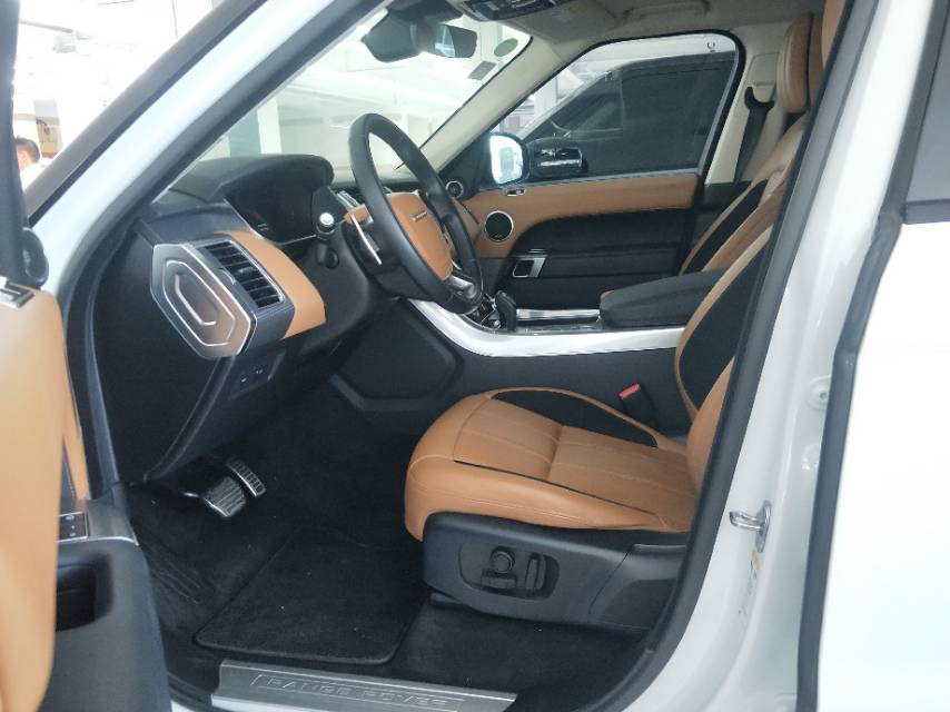 路虎揽胜运动版2018款 3.0 V6 HSE Dynamic