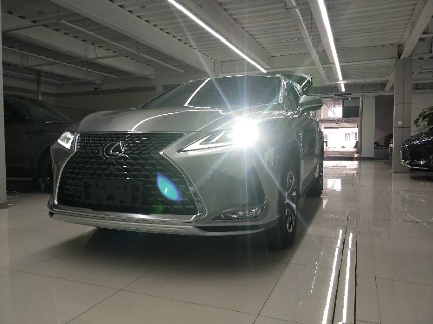 雷克萨斯RX 300 两驱舒适版 2.0T