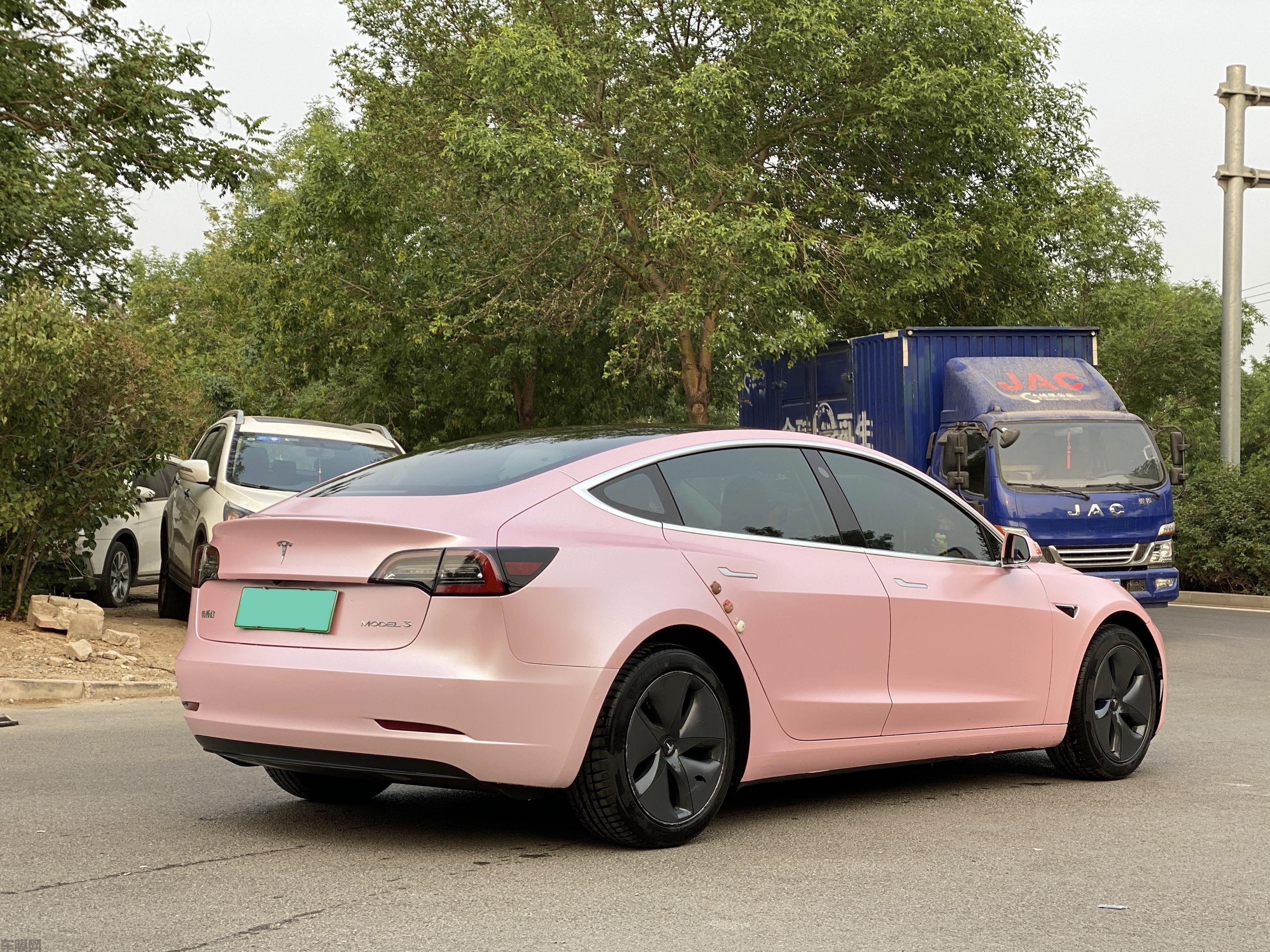 特斯拉model 3 樱花粉改色膜 效果图