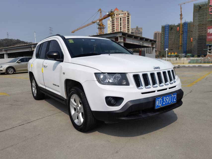 Jeep指南者(进口)2014款 2.0L 两驱运动版