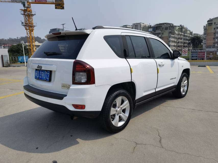 Jeep指南者(进口)2014款 2.0L 两驱运动版