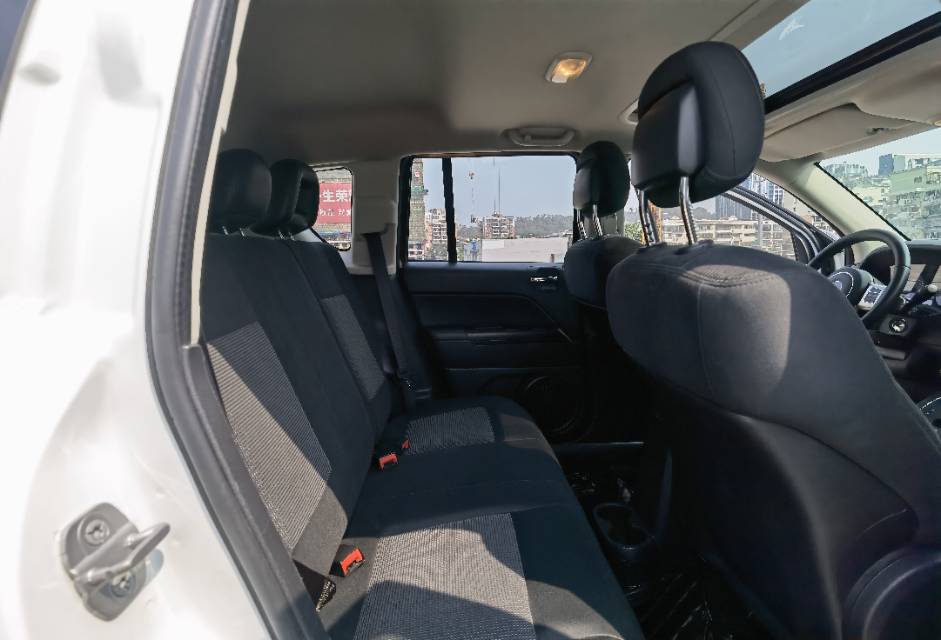 Jeep指南者(进口)2014款 2.0L 两驱运动版