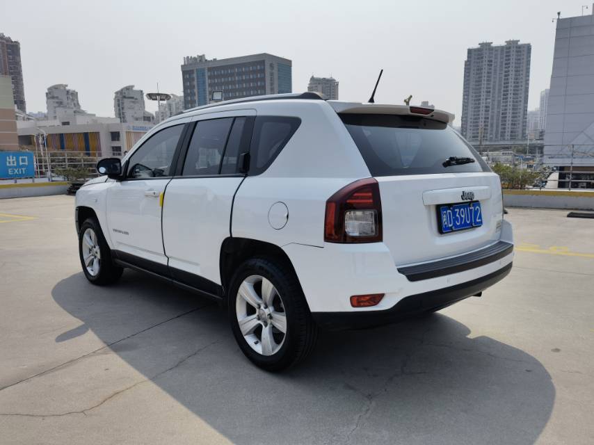 Jeep指南者(进口)2014款 2.0L 两驱运动版