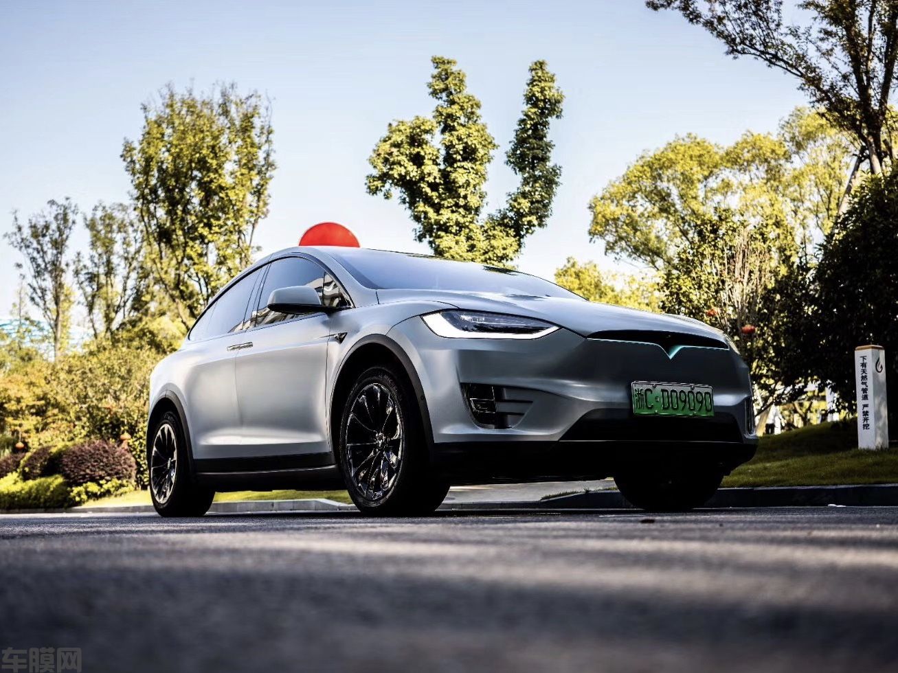 特斯拉MODEL X 战舰灰改色膜 效果图