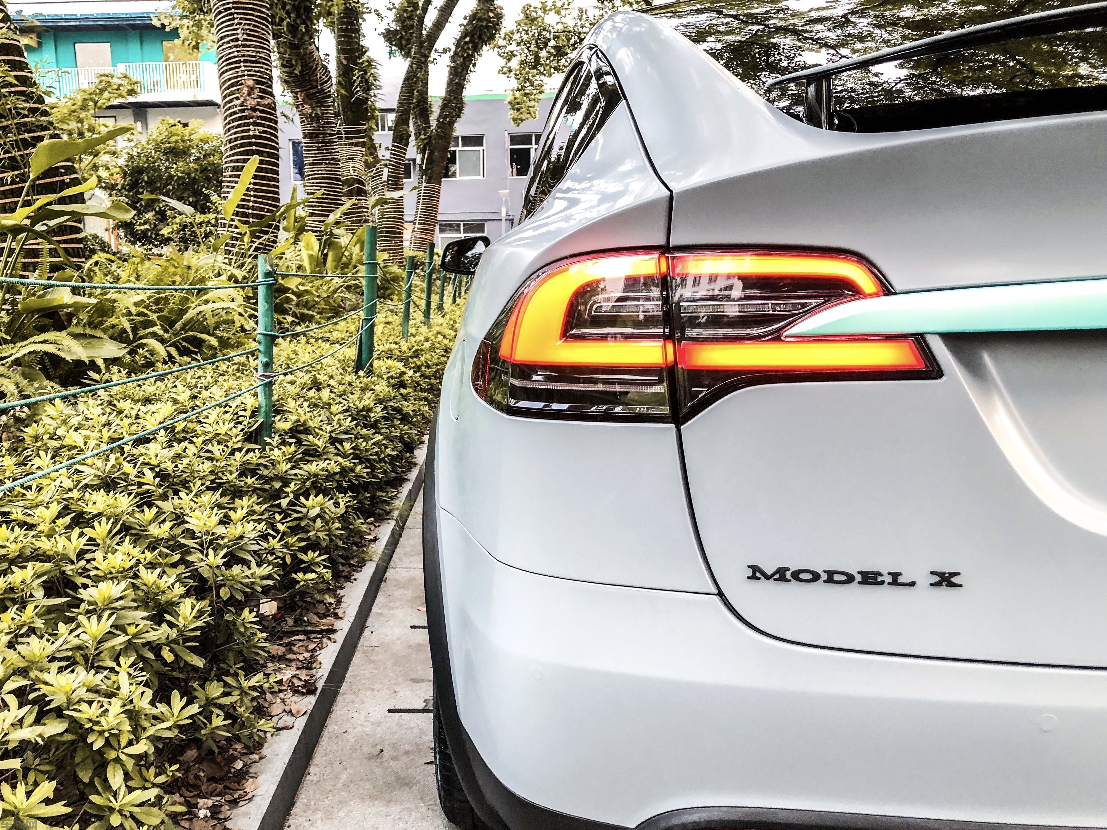 特斯拉MODEL X 战舰灰改色膜 效果图