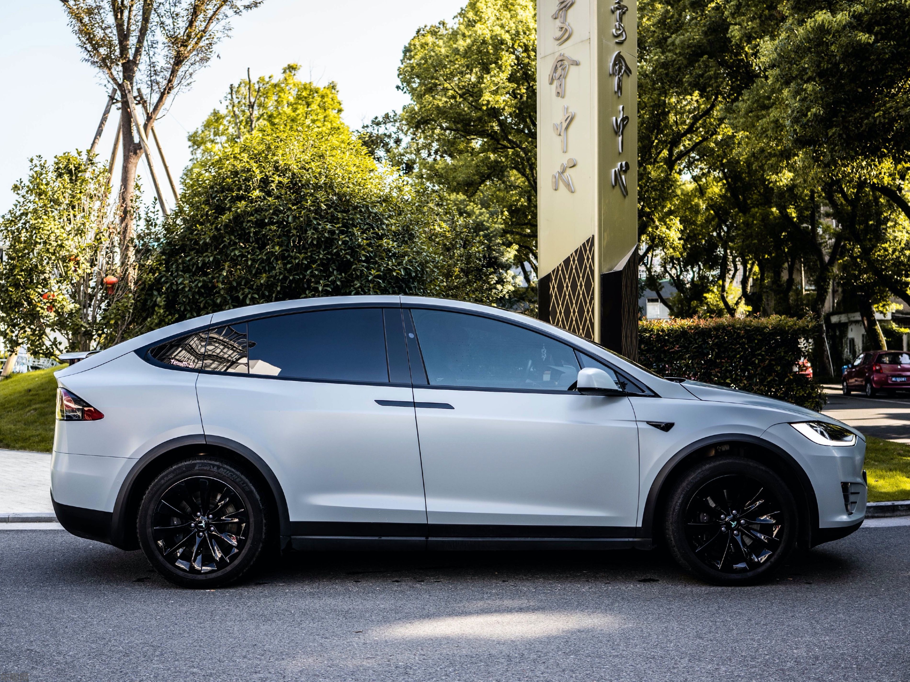 特斯拉MODEL X 战舰灰改色膜 效果图