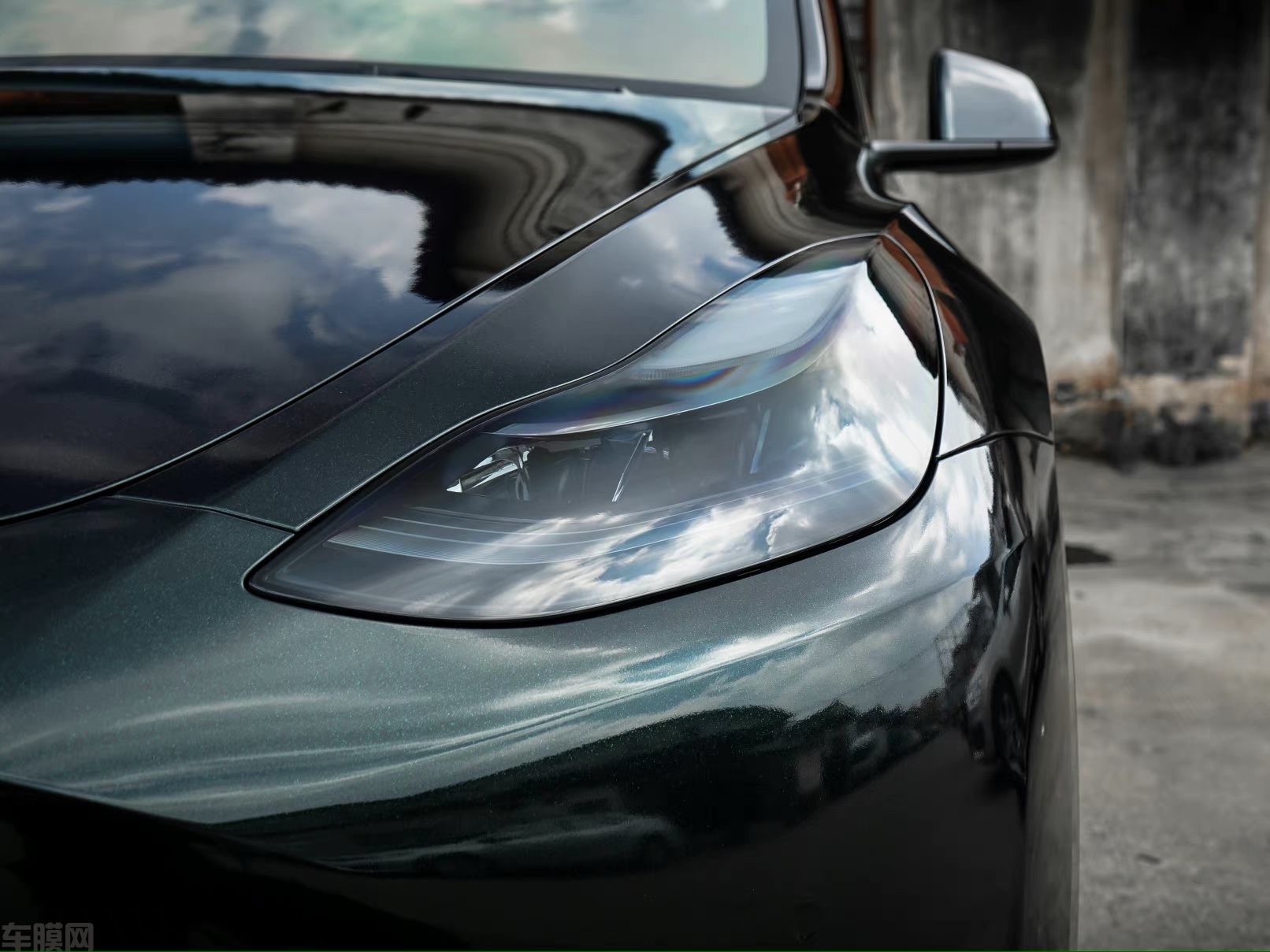 特斯拉MODEL Y 高亮金属祖母绿改色膜 效果图
