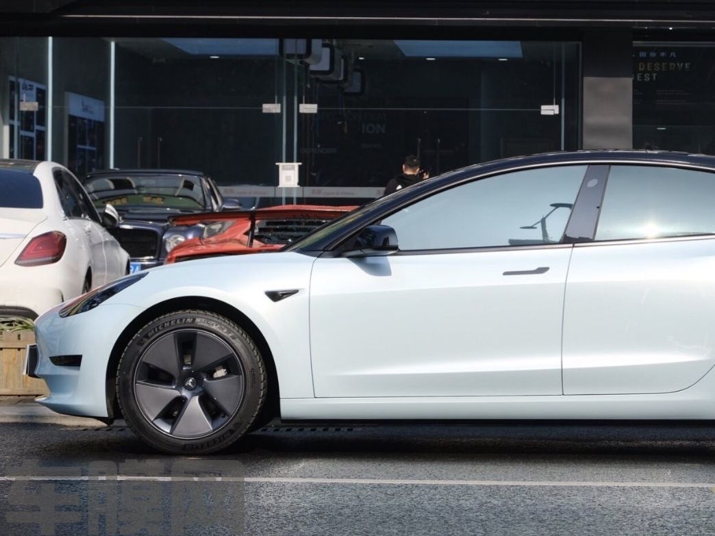 特斯拉Model 3 马卡龙月光玉改色膜 效果图