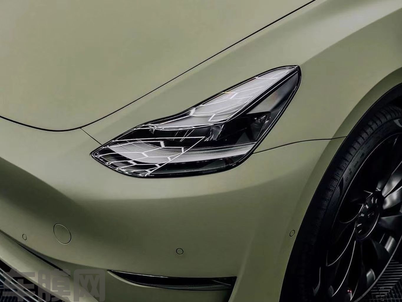 特斯拉Model Y 哑光卡其绿改色膜 效果图