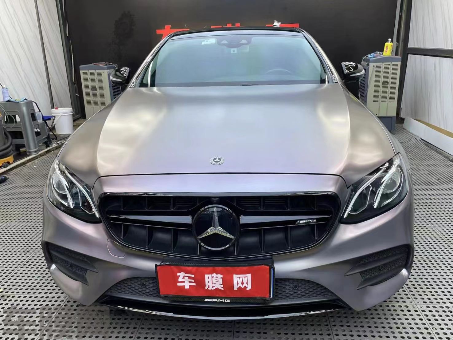 奔驰E300L卡普里灰紫改色膜 效果图