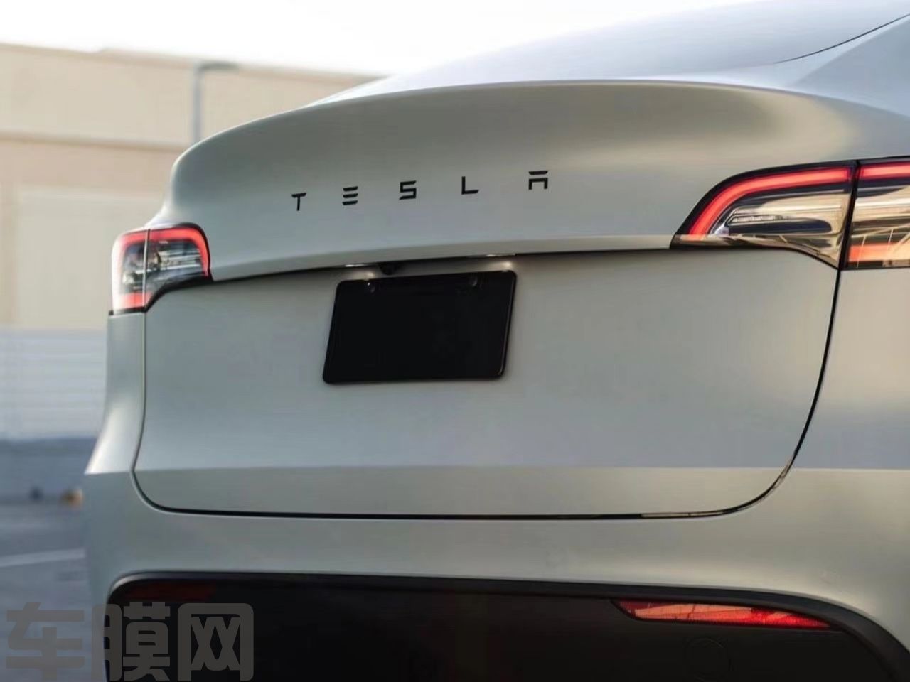 特斯拉Model Y 消光战舰灰改色膜 效果图