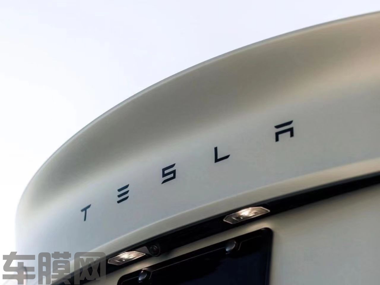 特斯拉Model Y 消光战舰灰改色膜 效果图