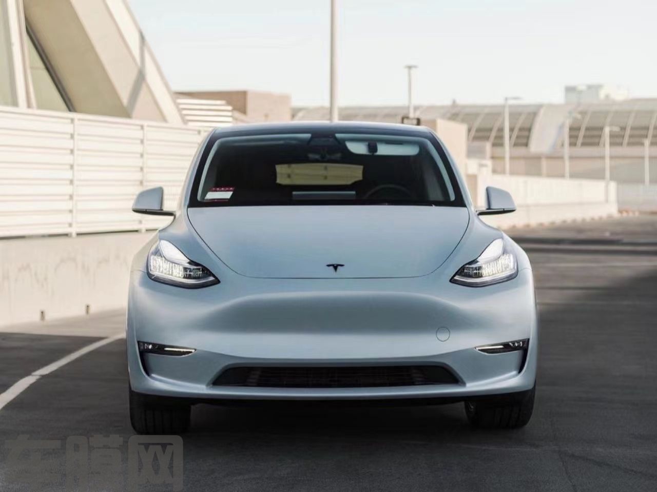 特斯拉Model Y 消光战舰灰改色膜 效果图