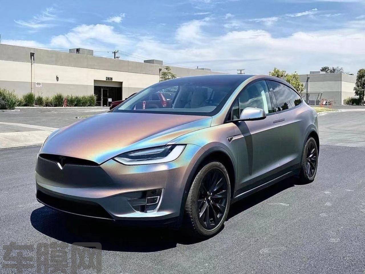 特斯拉Model X 七彩镭射银改色膜 效果图