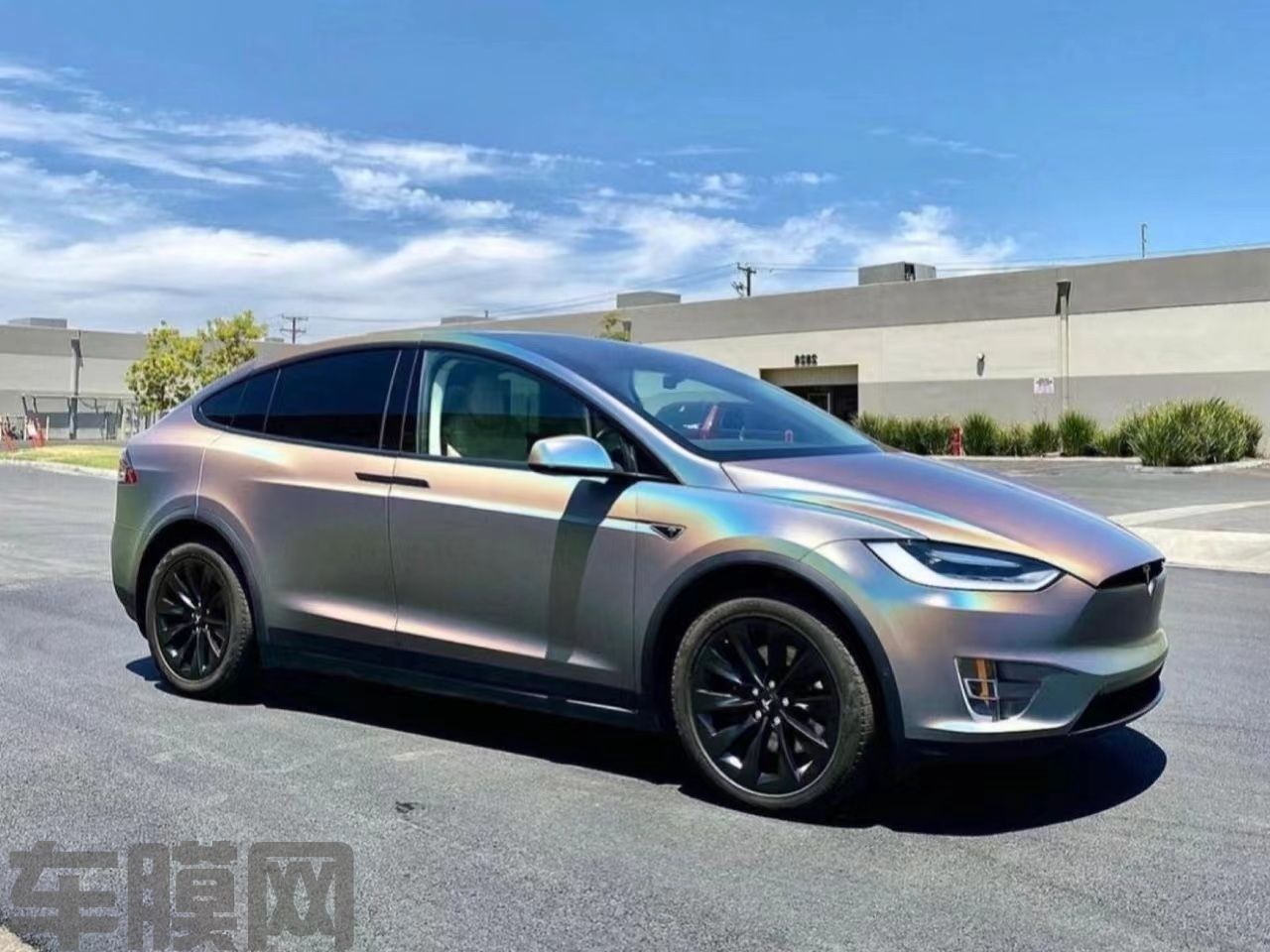 特斯拉Model X 七彩镭射银改色膜 效果图